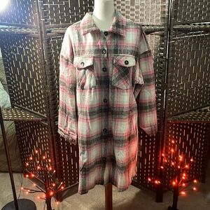 -025 NWOT BUFFALO PLAID SHIRT JACKET WITH BUTTON FRONT CLOSURE.